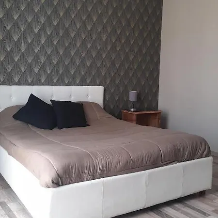 Ianuzza House Апартаменты